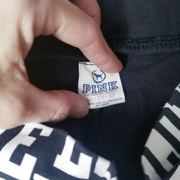 5/$25 Victoria's Secret Pink capri's - Picture 4 of 5